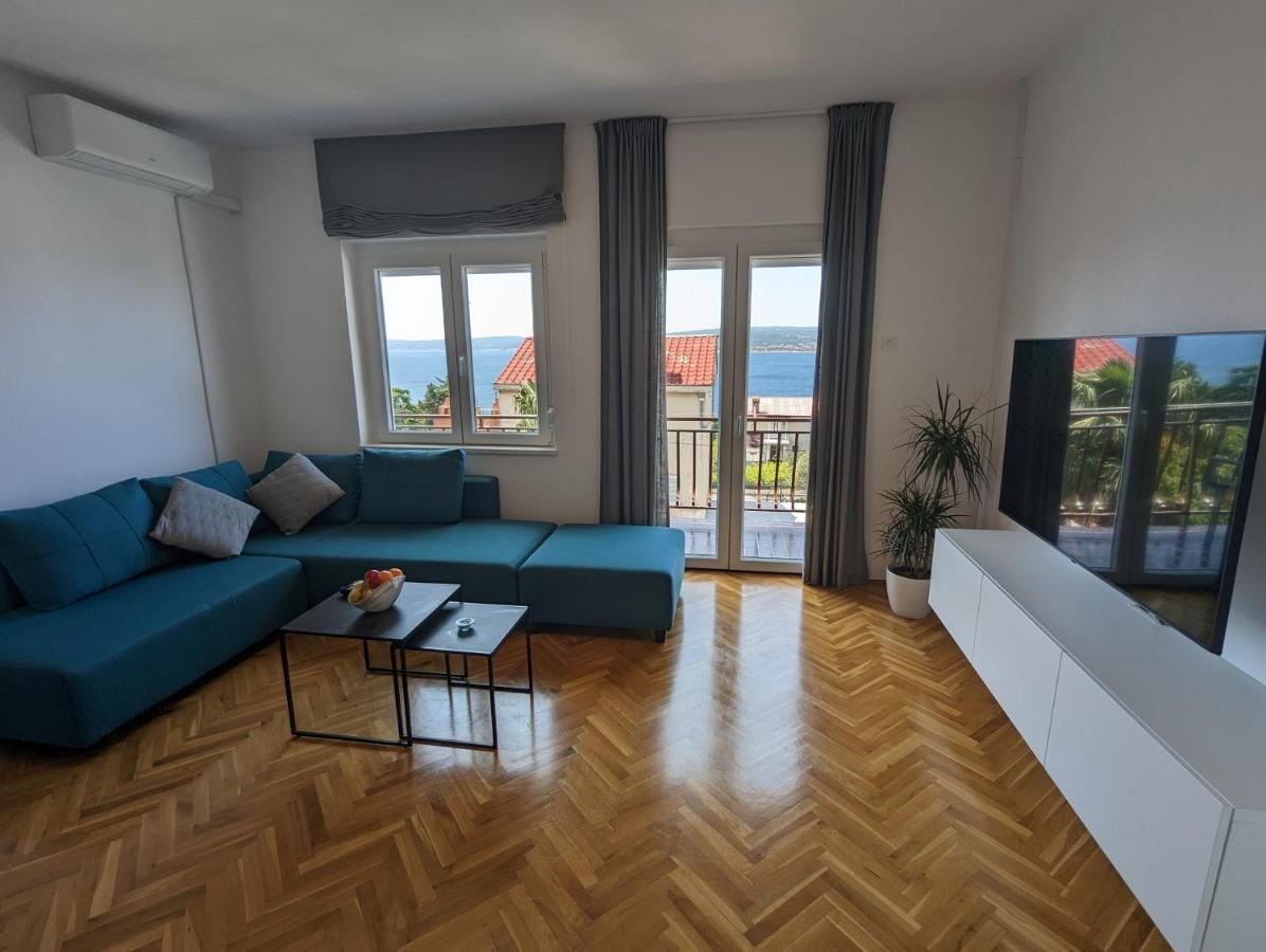 Arya Apartment *